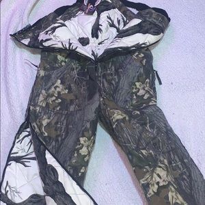 Men’s camo jacket/ snowpants